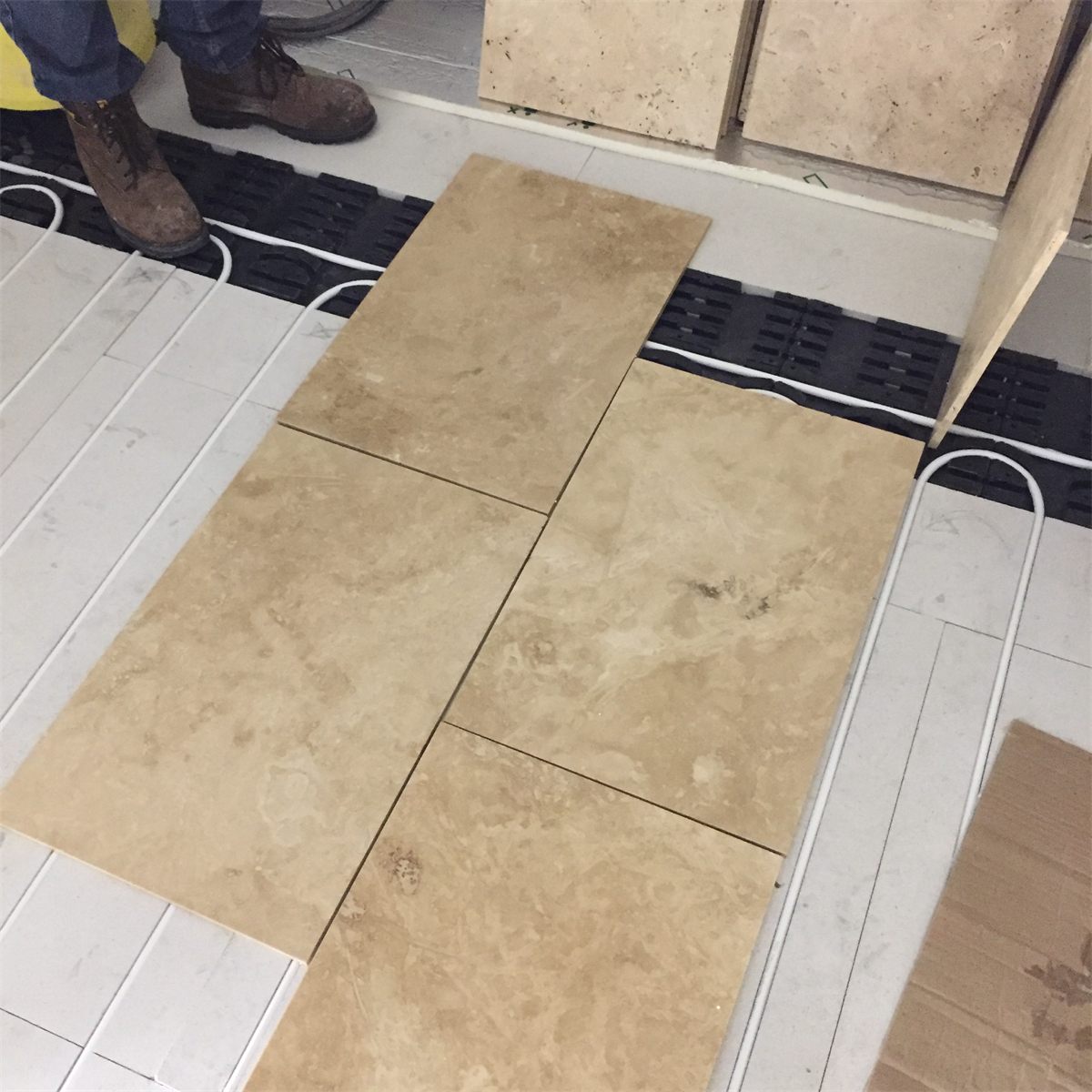K_Tile_Laying_Out