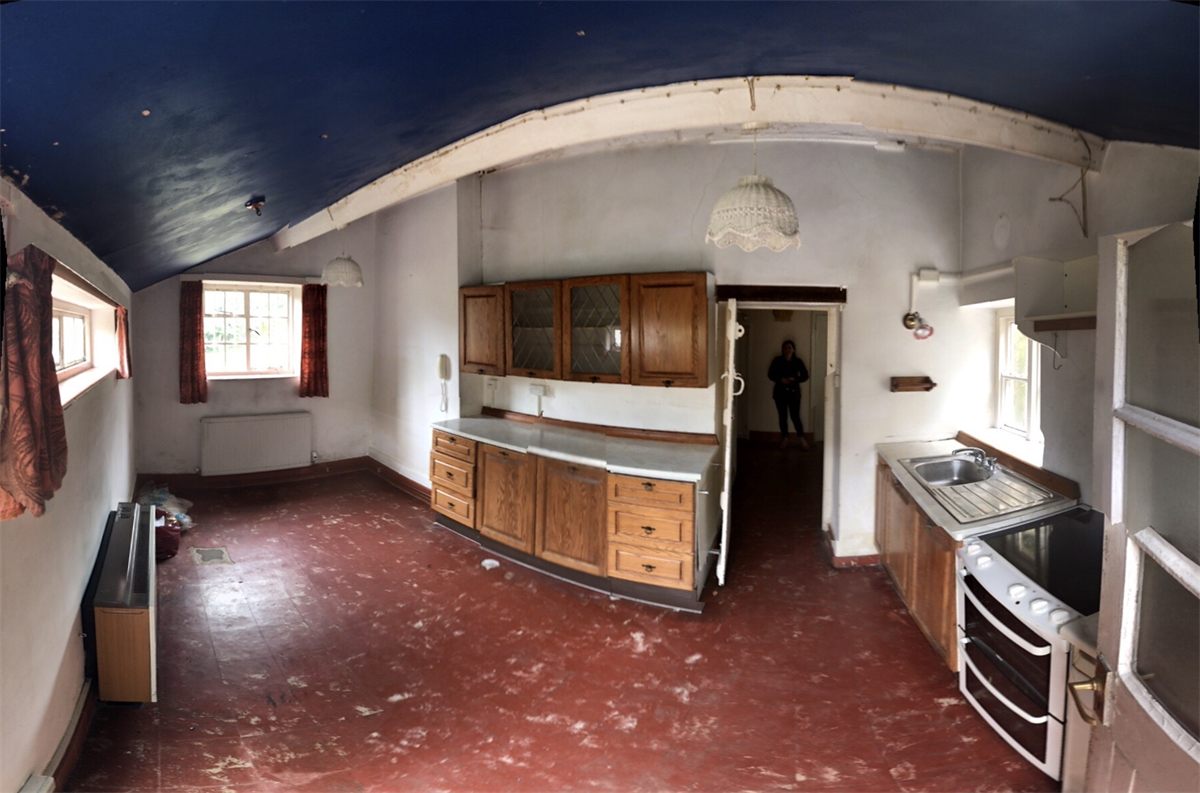 Kitchen_Synth_Door